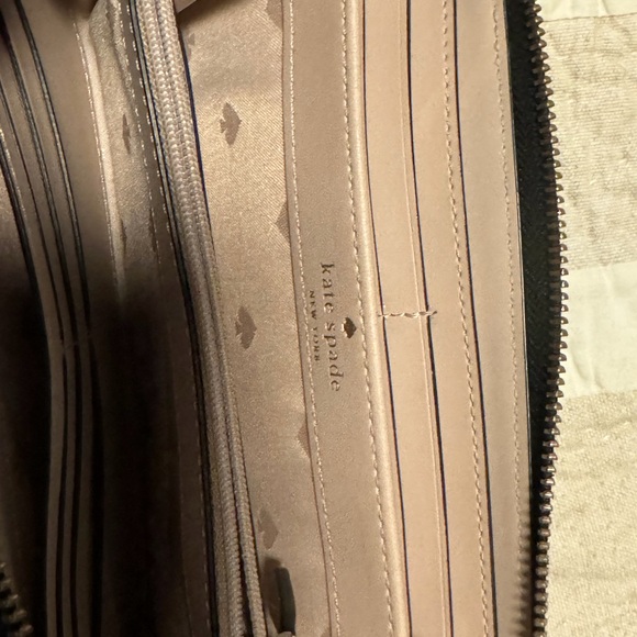 Like New Beautiful Kate Spade Wallet - Picture 6 of 8